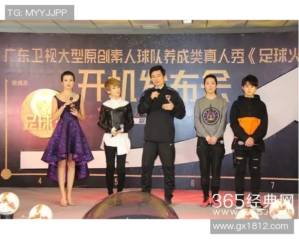 小鲜肉与足球明星同框合影展现青春活力与运动魅力的完美结合