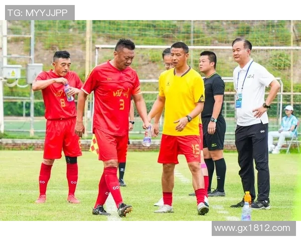 中国某足球明星因涉嫌违法行为被警方拘留引发广泛关注与讨论