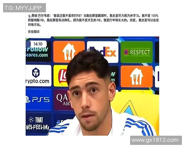 足球场上的幽默对决两位明星球员的搞笑互动与精彩瞬间